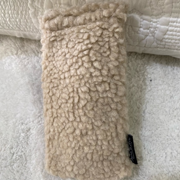 Ann and Ava Eyeglass Carrying Case Sherpa color Tan NWT - Picture 2 of 6